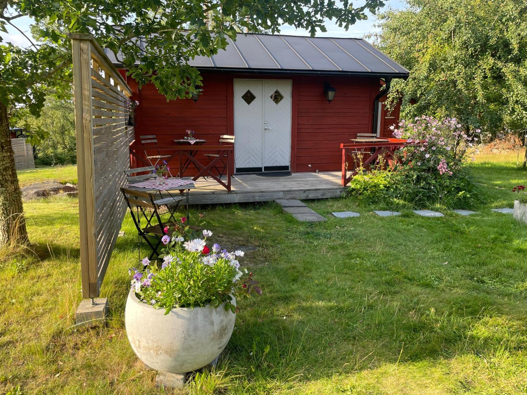 Soedra Kaerr 4 Guest House Granna Exterior photo